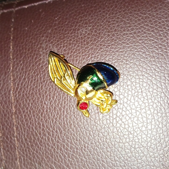 Vintage Hornet brooch with red gem - Picture 2 of 6